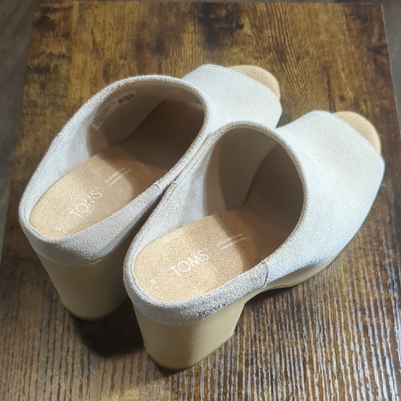 TOMS Women's Tan Peep-Toe Heeled Mules - Picture 4 of 13